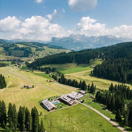 אלפה די סיוסי Dolomites Living Hotel Tirler מראה חיצוני תמונה