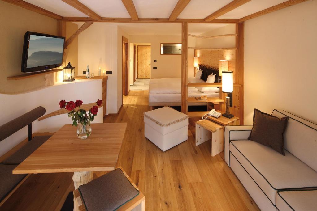 אלפה די סיוסי Dolomites Living Hotel Tirler חדר תמונה